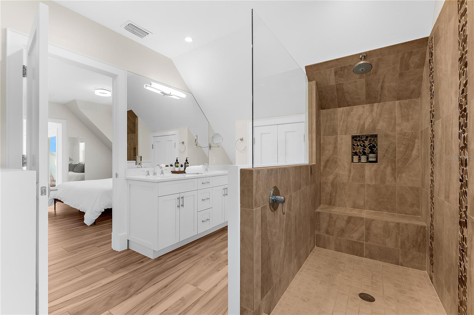 116 GARDEN LN — photo 21