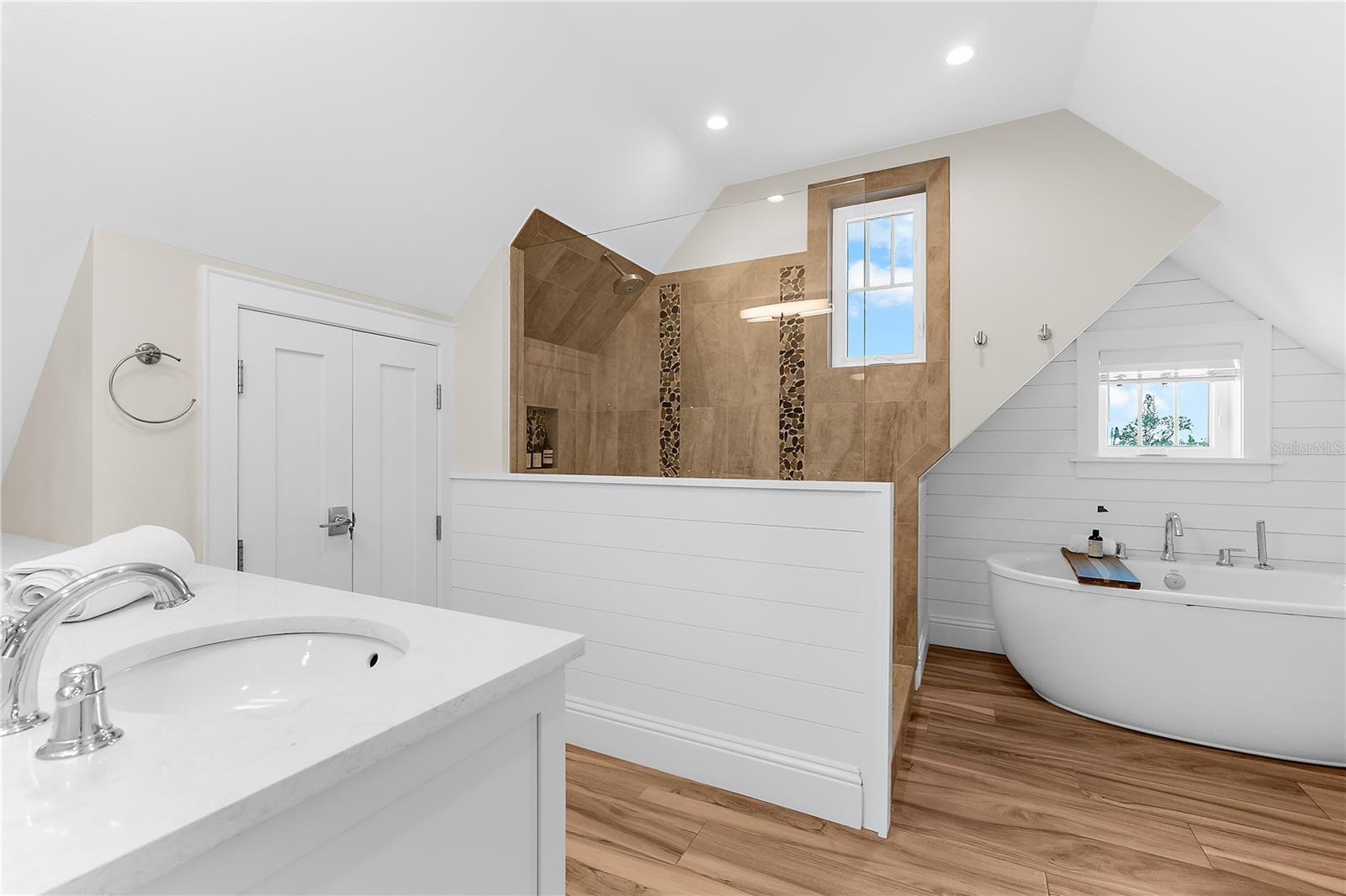 116 GARDEN LN — photo 15