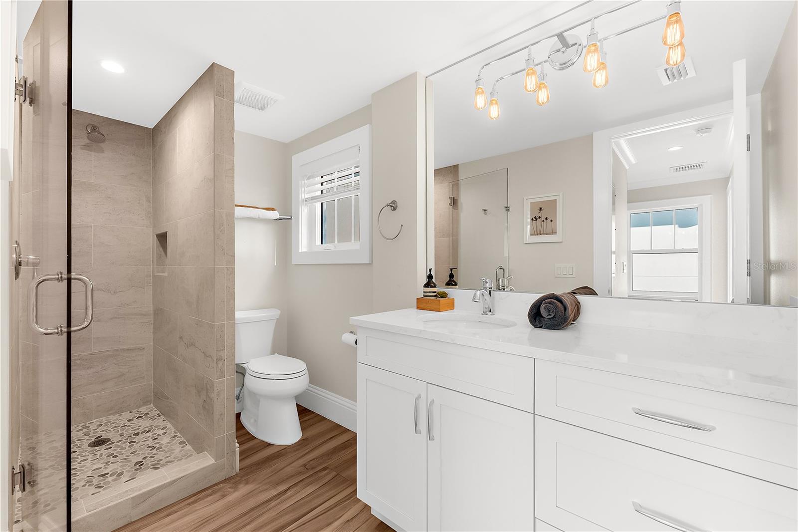 116 GARDEN LN — photo 29