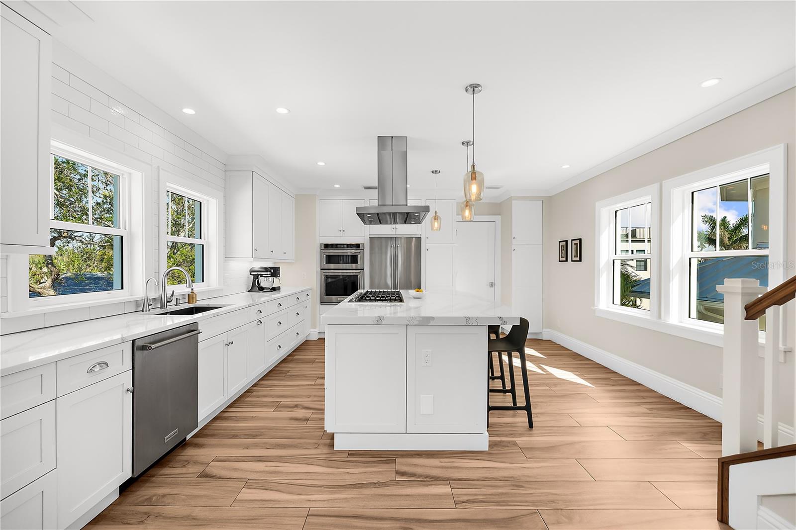 116 GARDEN LN — photo 8