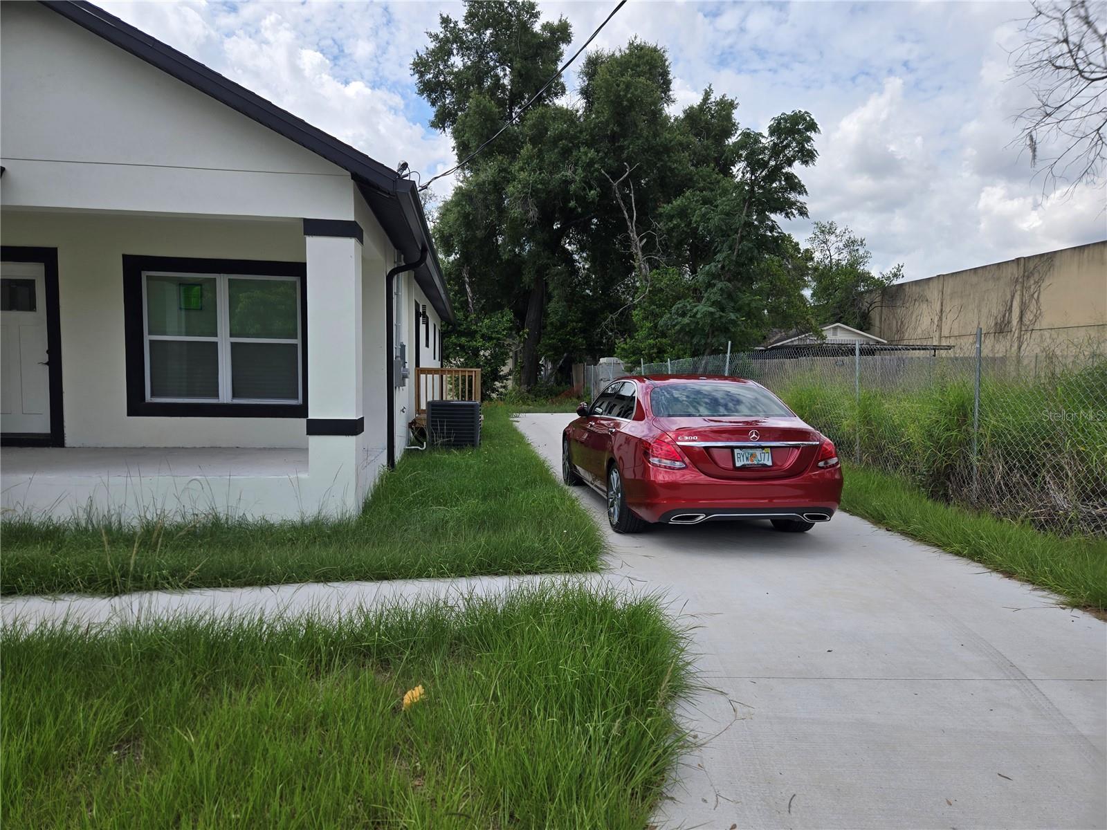 701 E LINEBAUGH AVE — photo 3