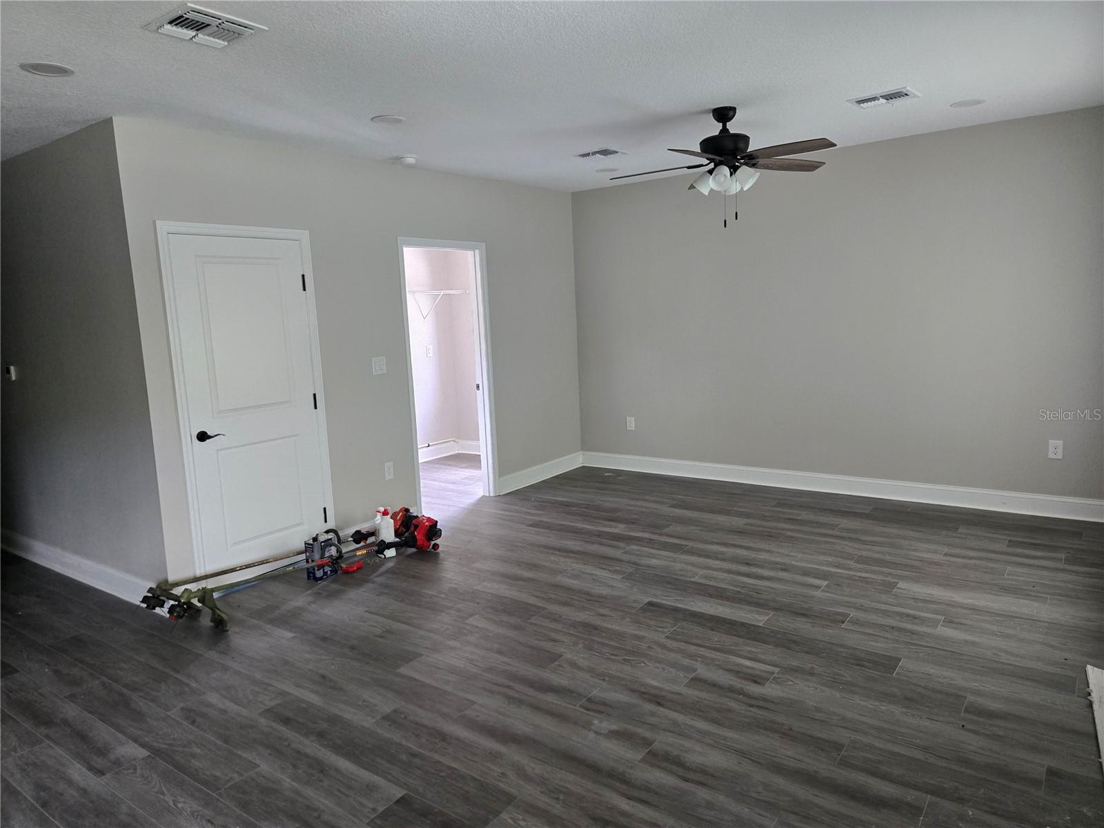 701 E LINEBAUGH AVE — photo 27