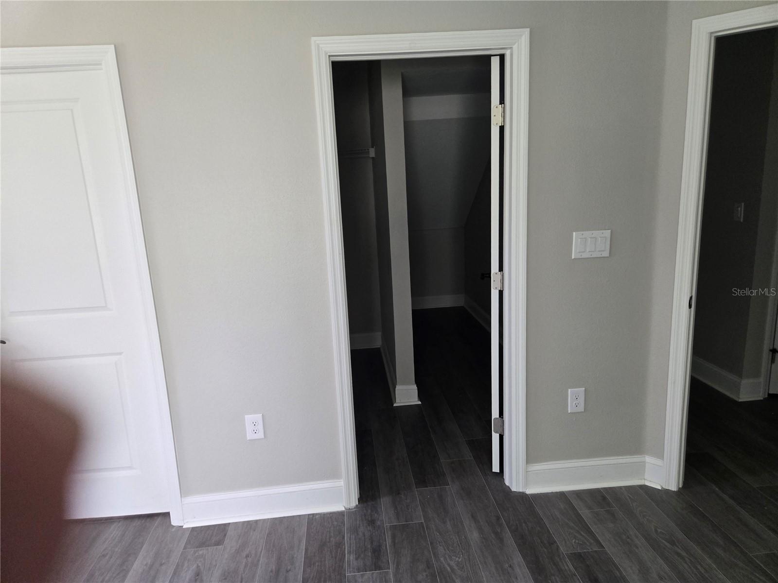 701 E LINEBAUGH AVE — photo 37