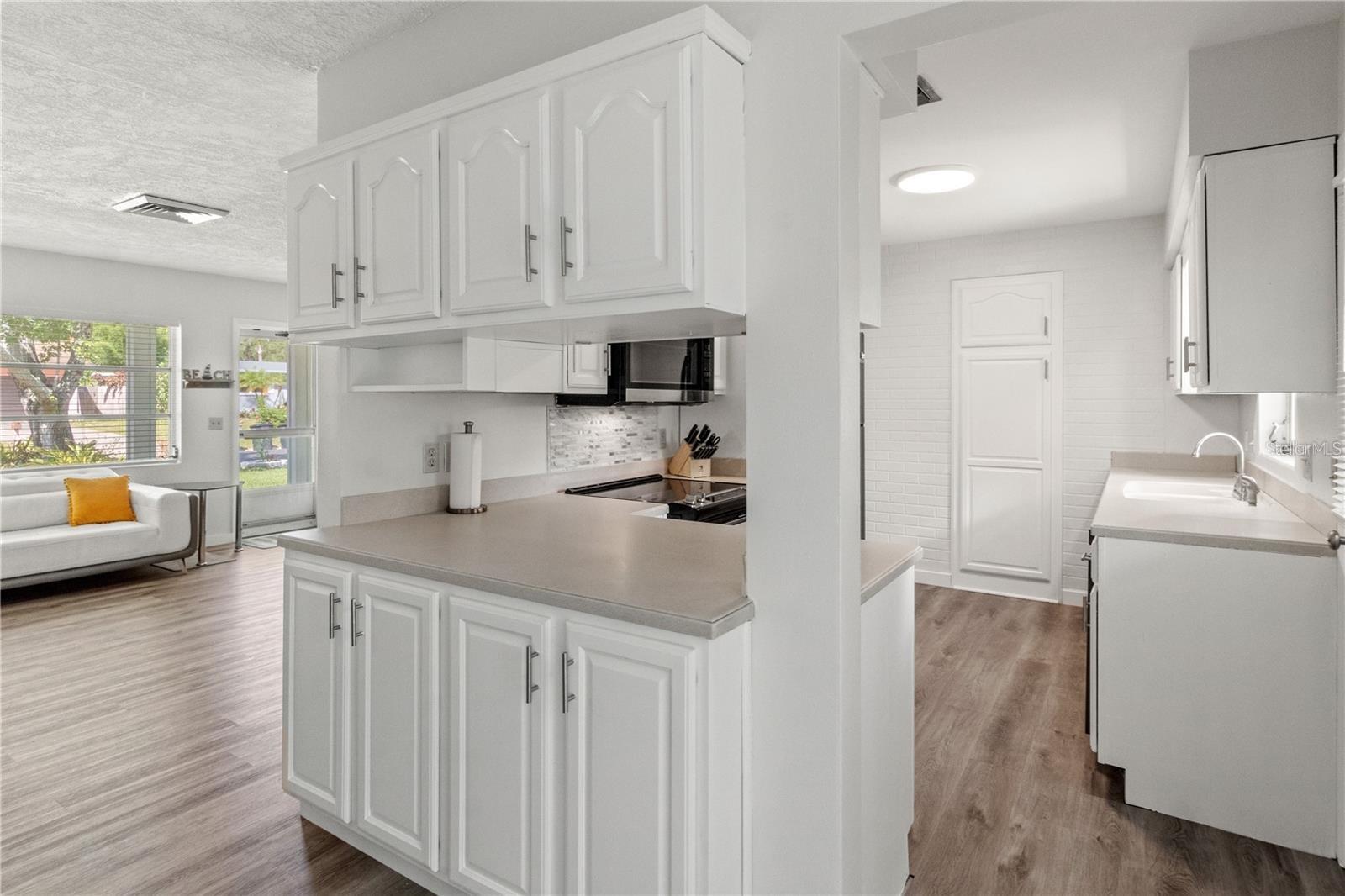 1565 S EVERGREEN AVE — photo 16