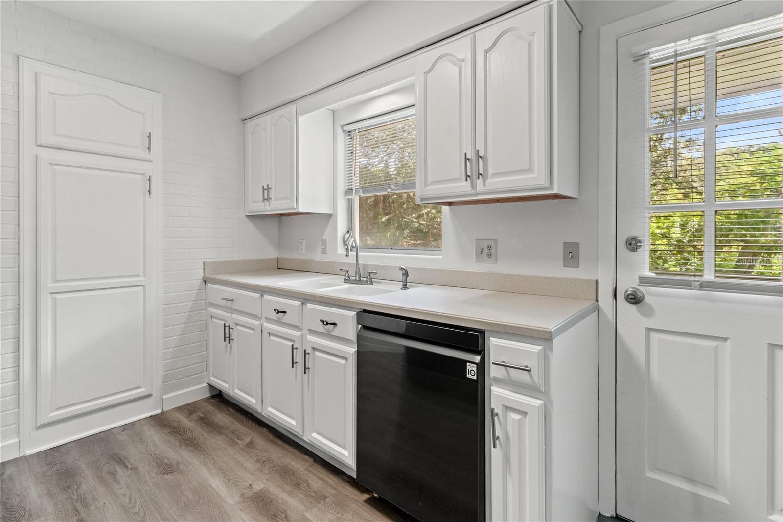 1565 S EVERGREEN AVE — photo 19