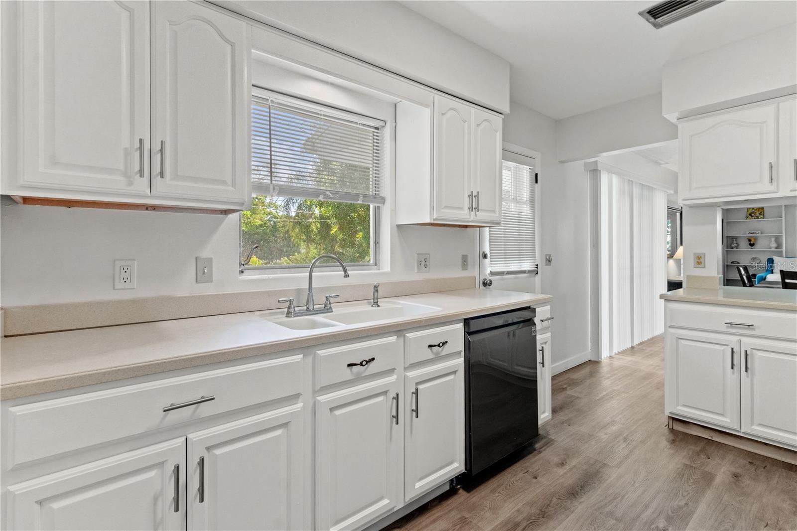 1565 S EVERGREEN AVE — photo 20