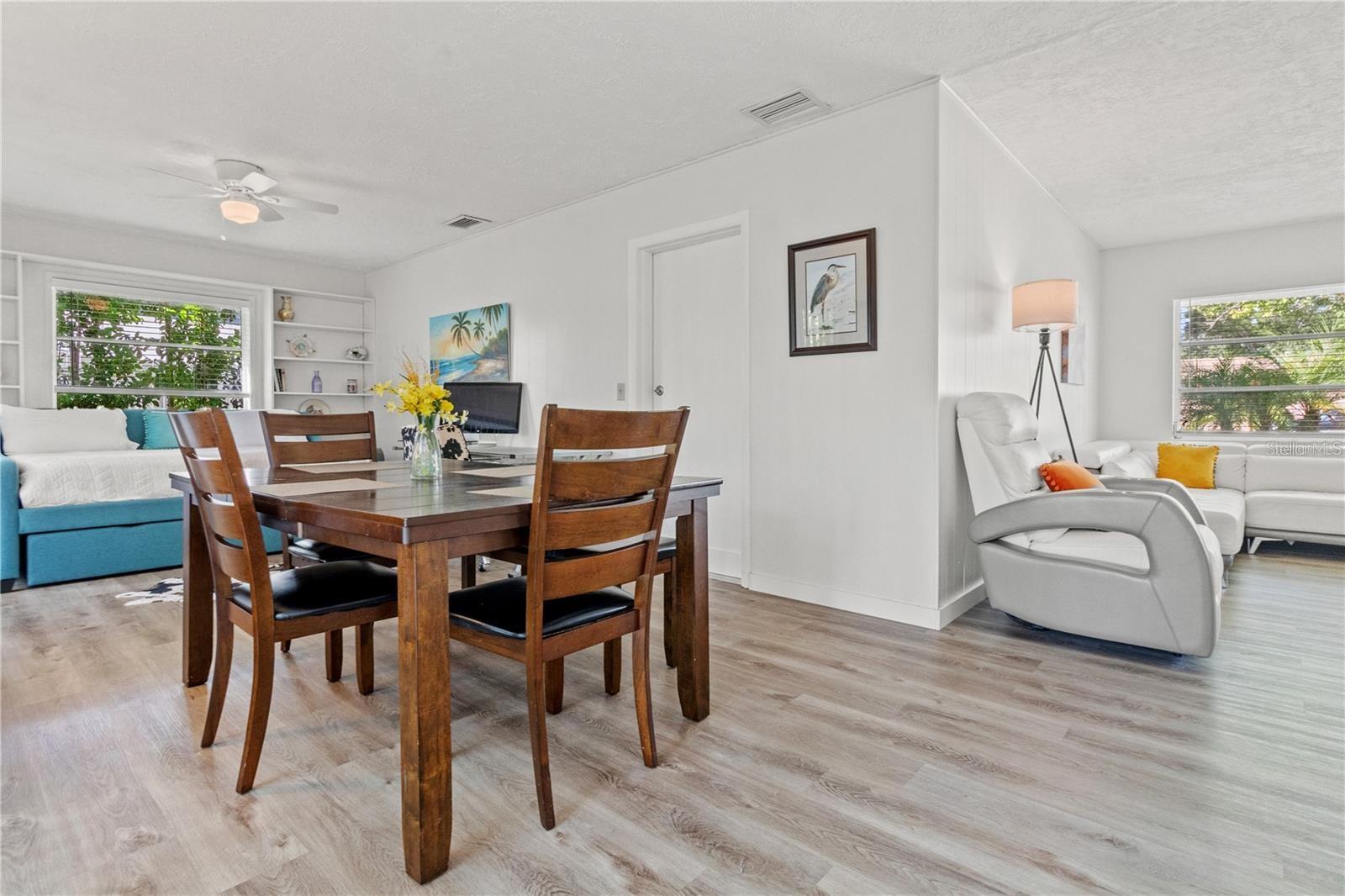 1565 S EVERGREEN AVE — photo 9