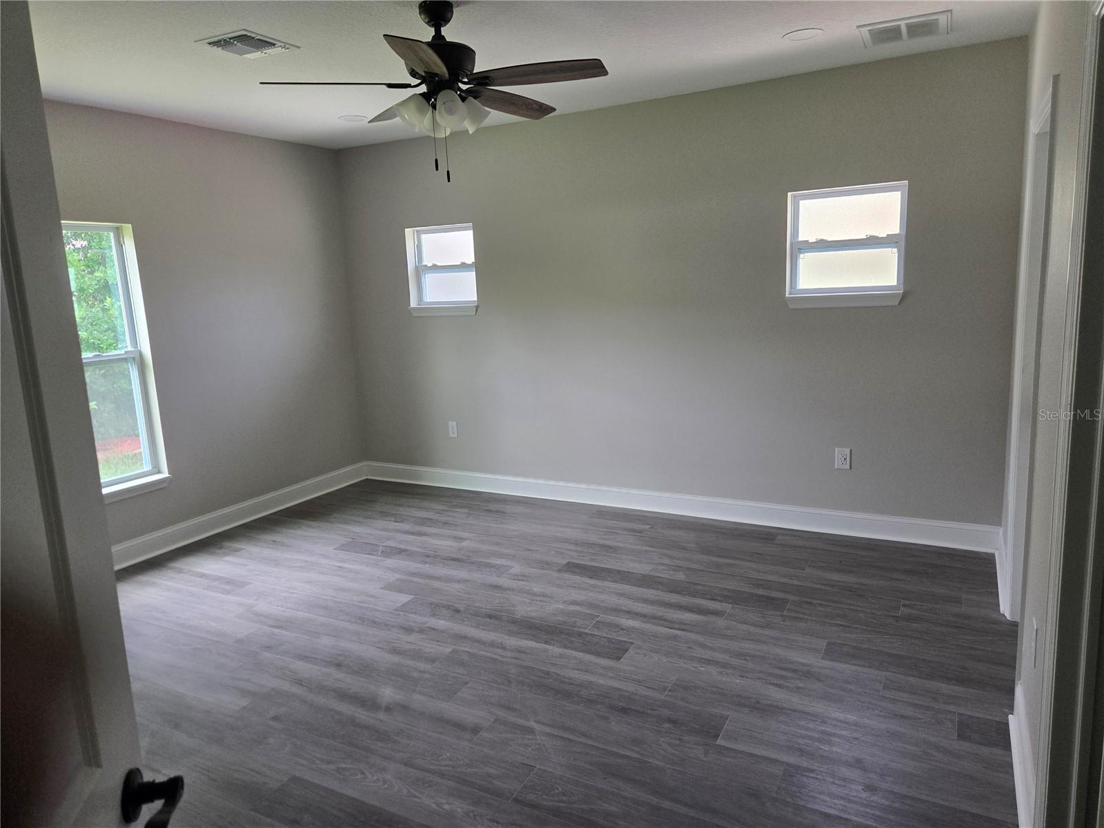 704 E ORCHID AVE — photo 35