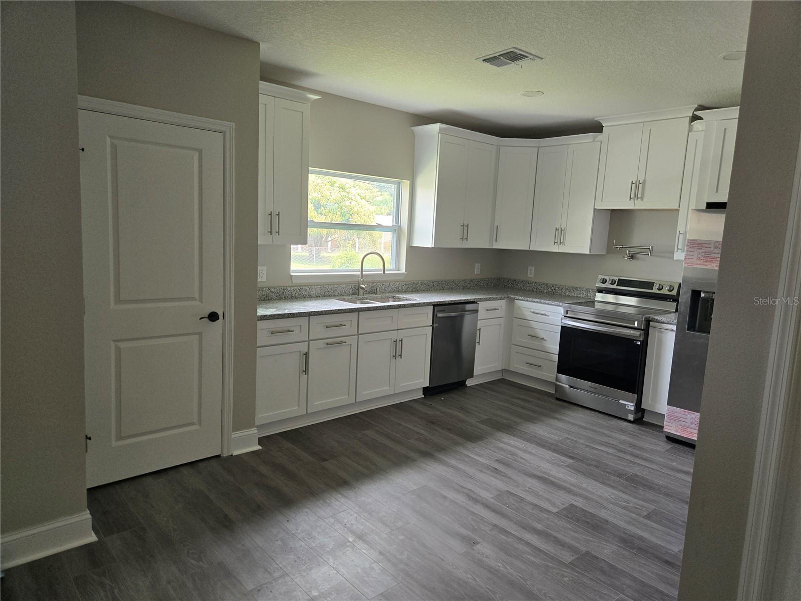 704 E ORCHID AVE — photo 48