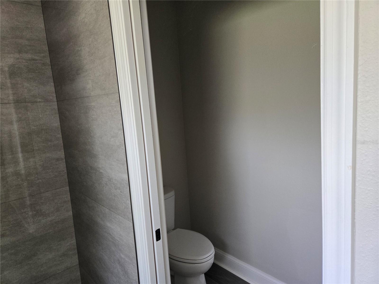 704 E ORCHID AVE — photo 32