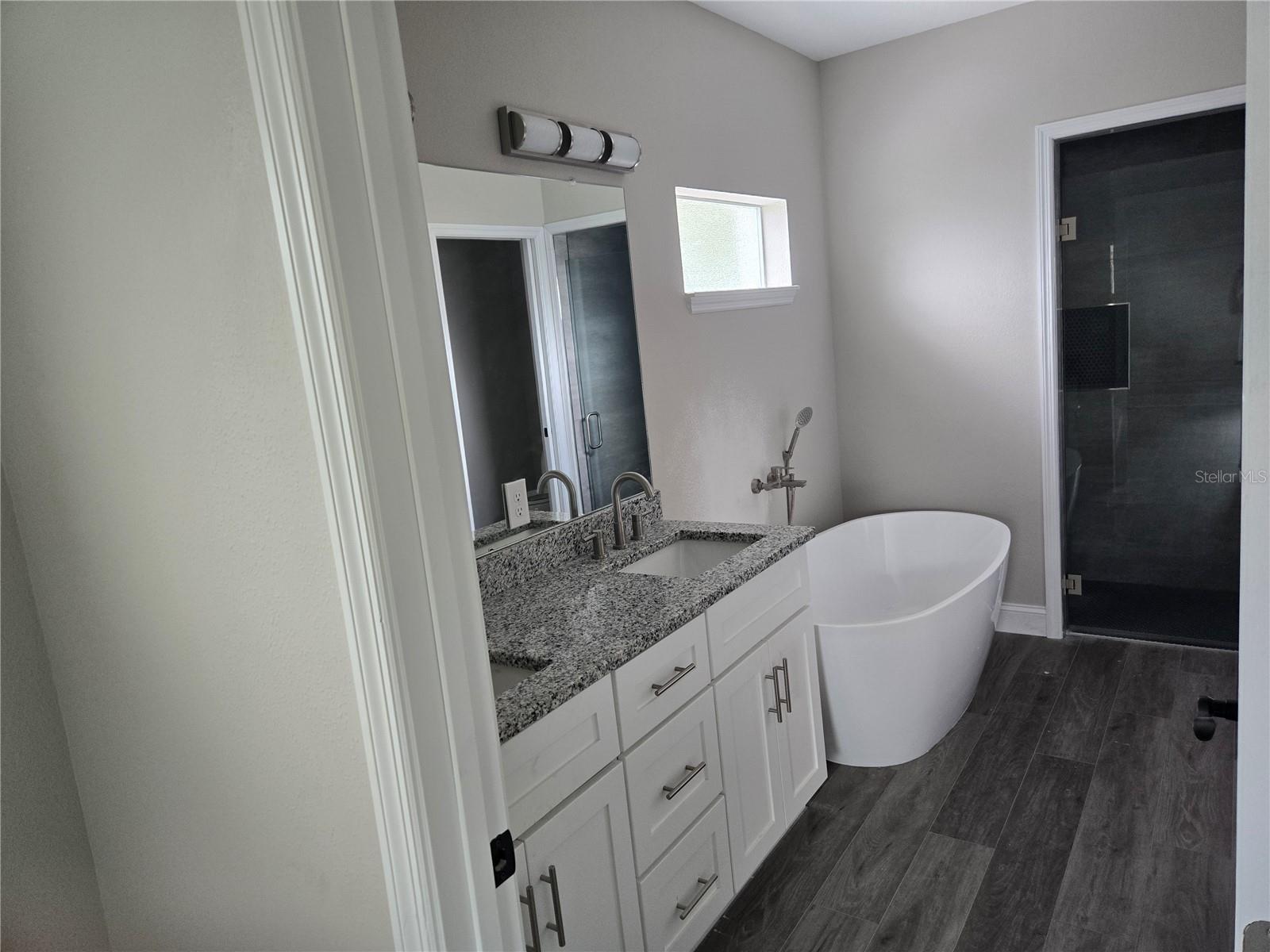 704 E ORCHID AVE — photo 9