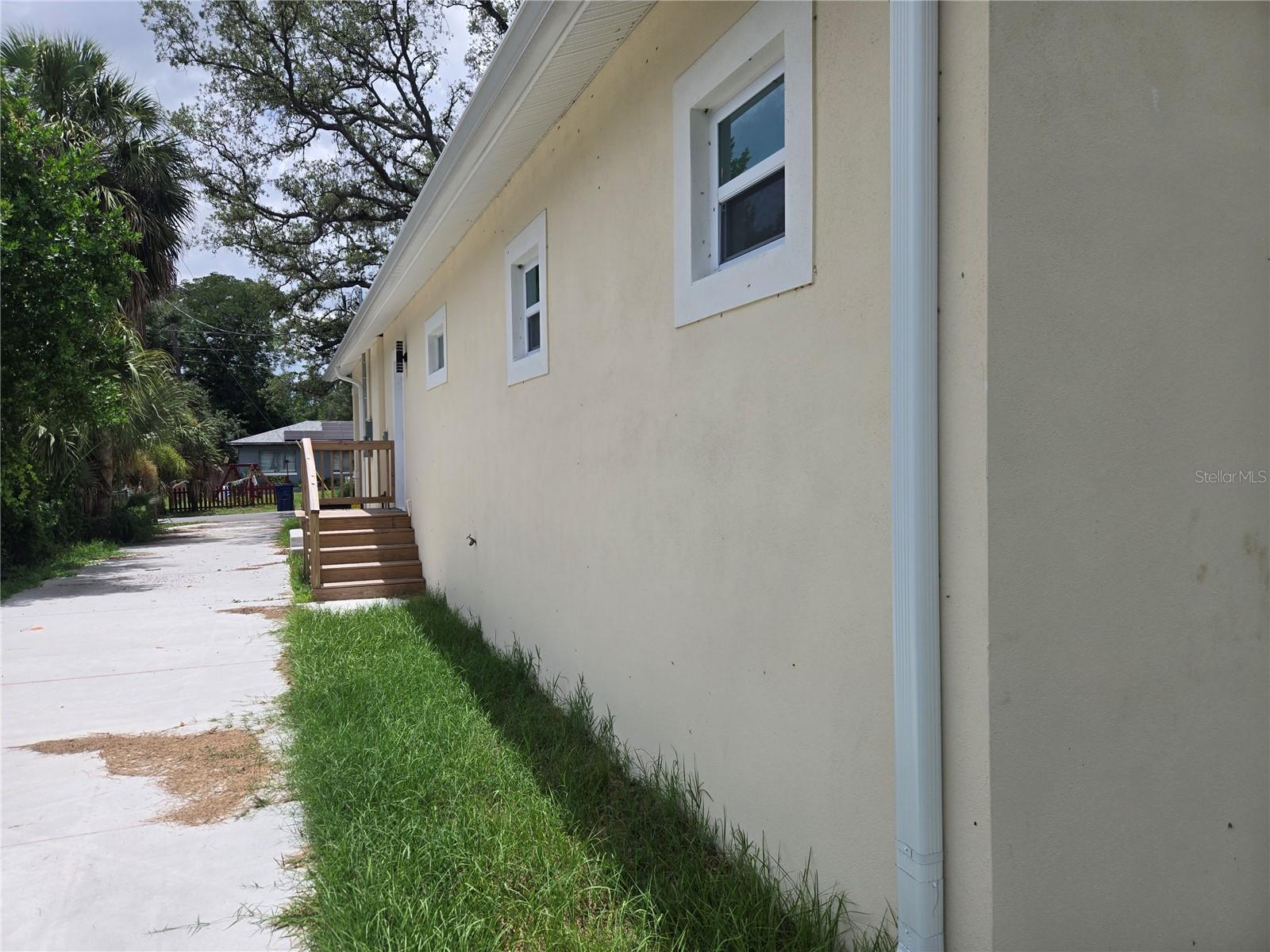 704 E ORCHID AVE — photo 4
