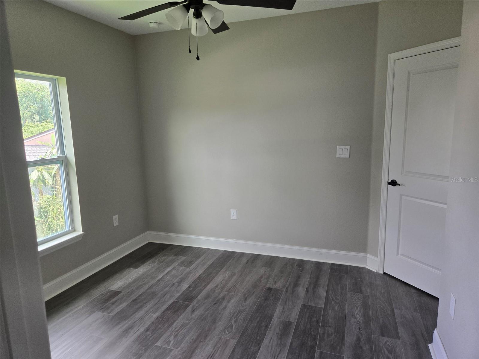 704 E ORCHID AVE — photo 39