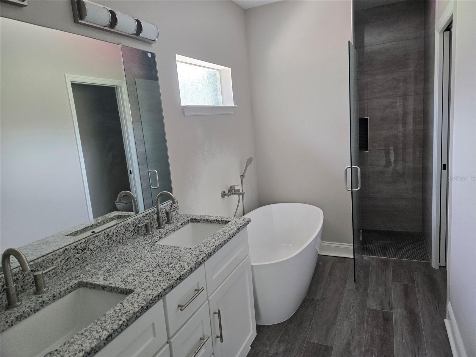 704 E ORCHID AVE — photo 33