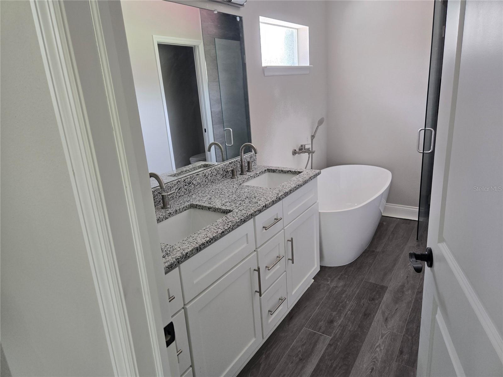 704 E ORCHID AVE — photo 31