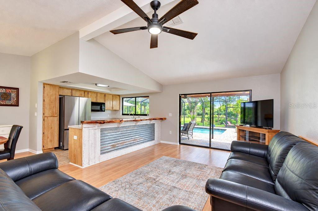 6916 COPPERFIELD DR — photo 11