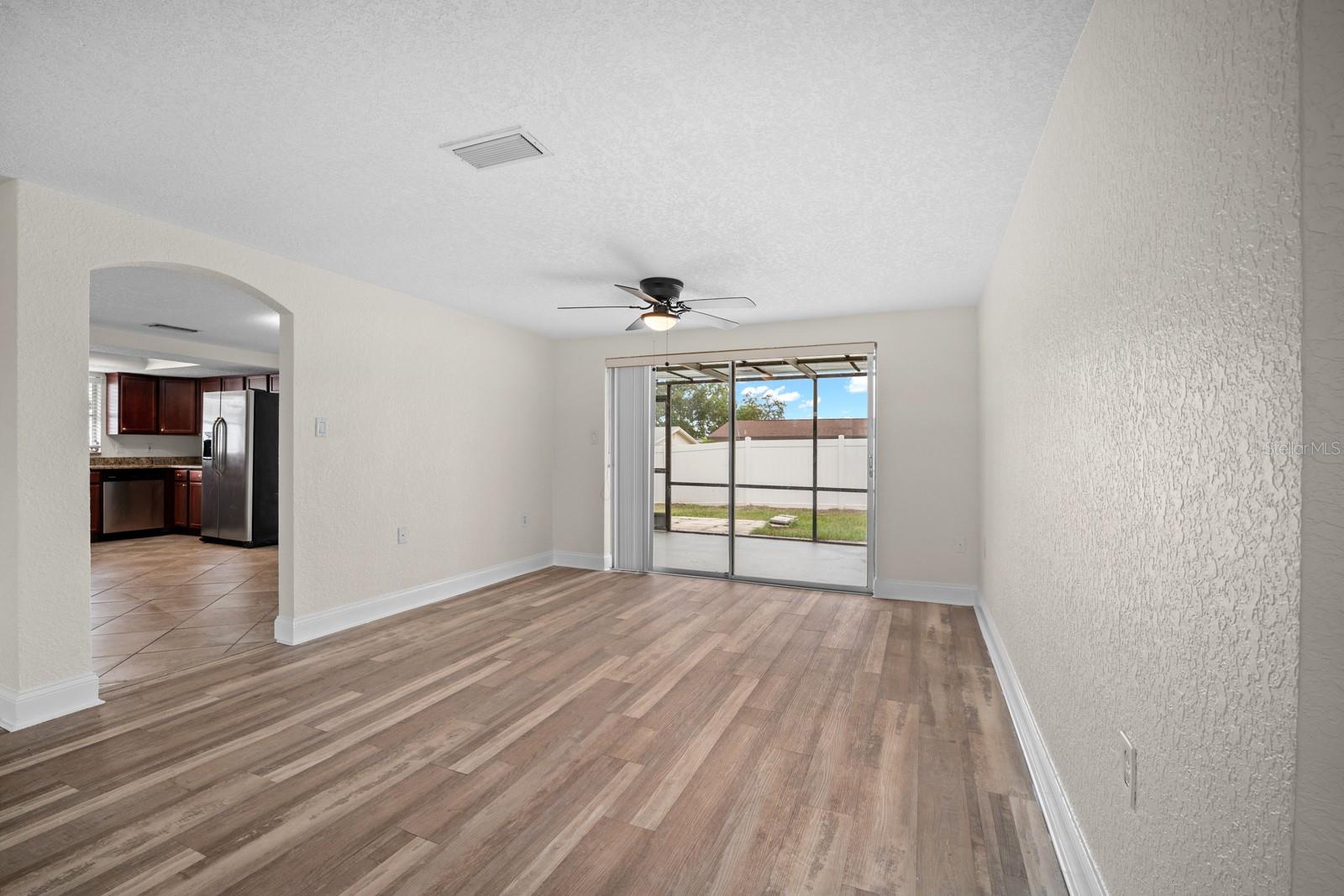7805 BURNHAM DR — photo 7
