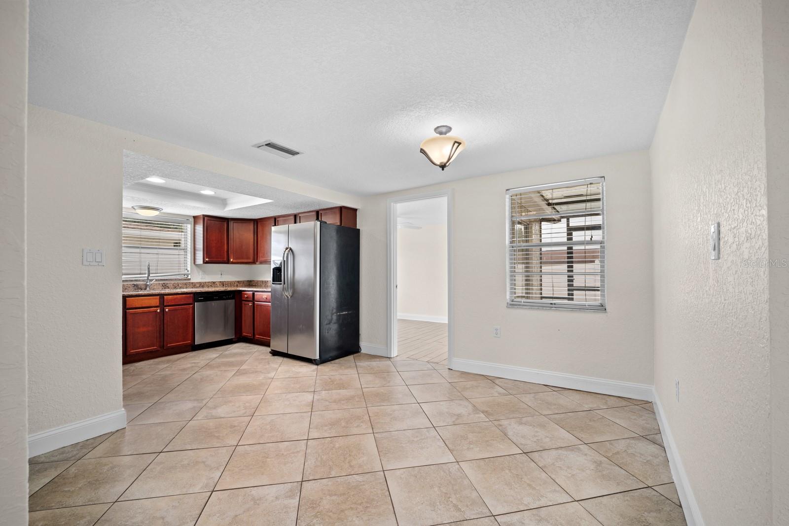 7805 BURNHAM DR — photo 8