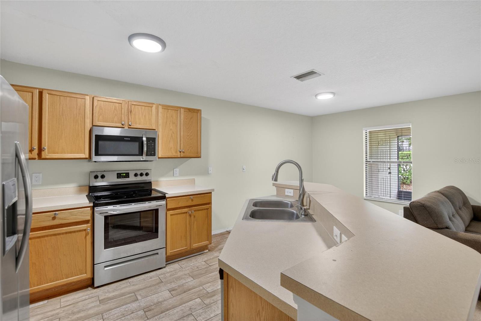 2605 OLEANDER LAKES DR — photo 8