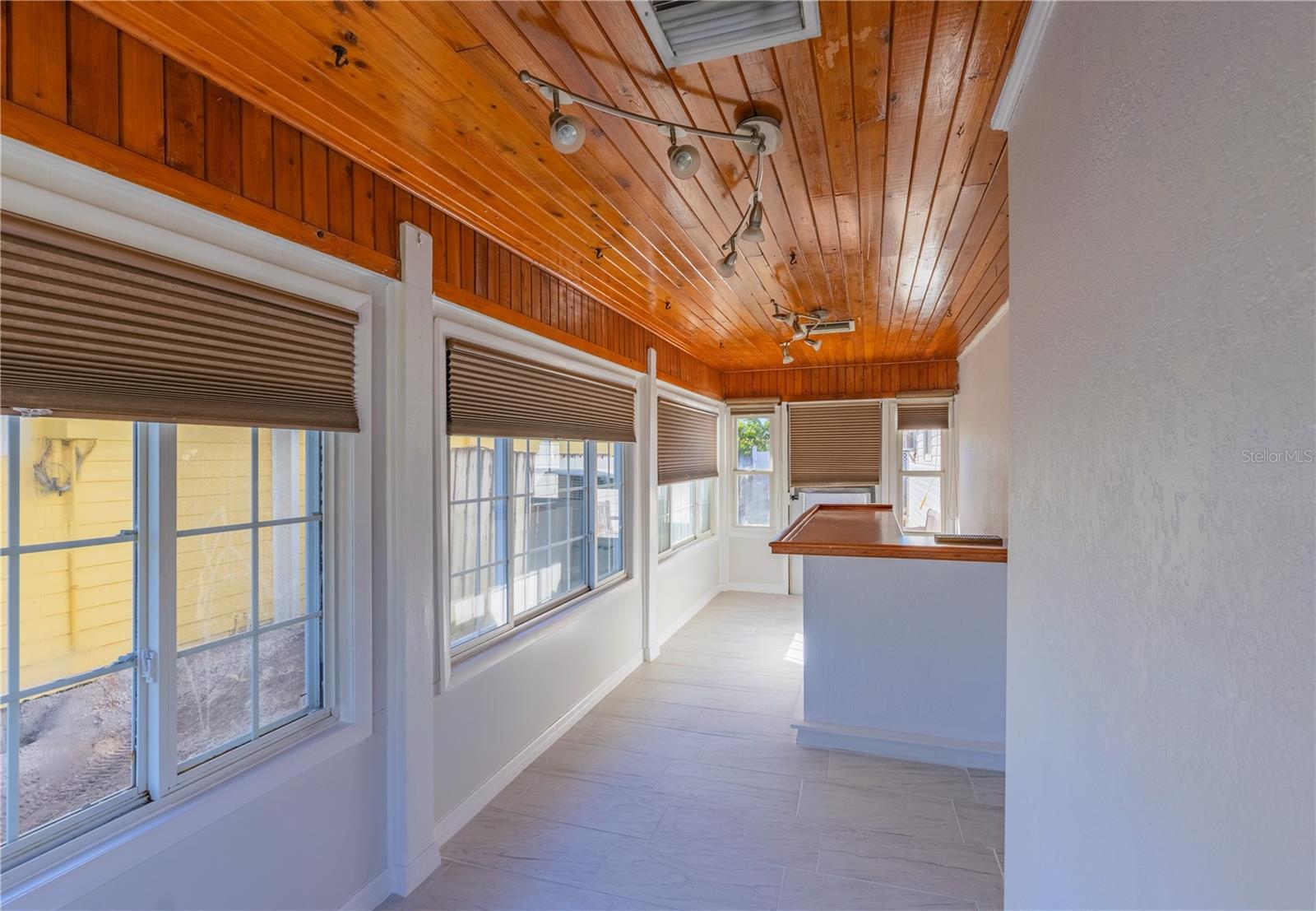 944 BRUCE AVE — photo 7