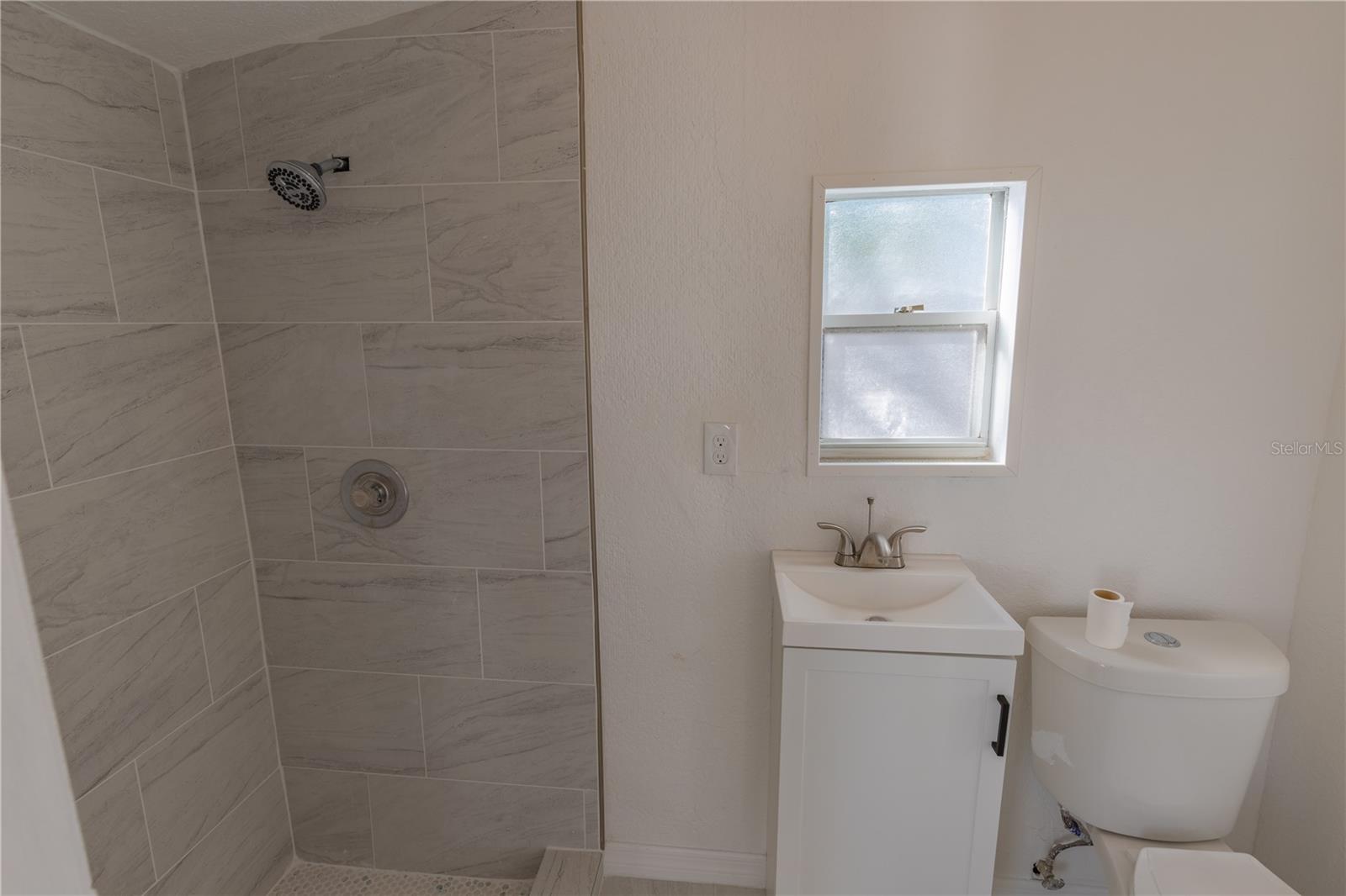 944 BRUCE AVE — photo 17