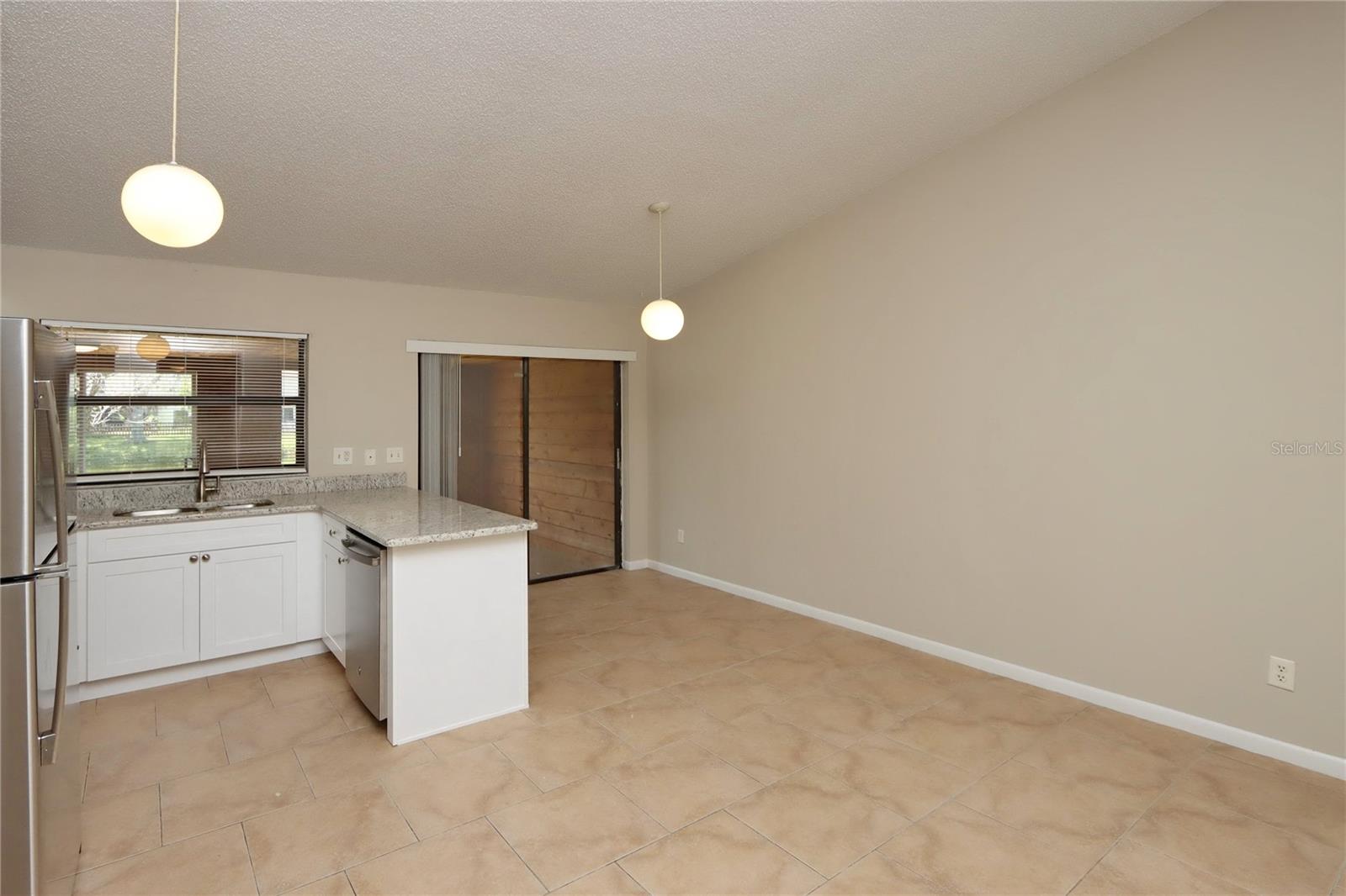 5128 SPRINGWOOD DR — photo 8