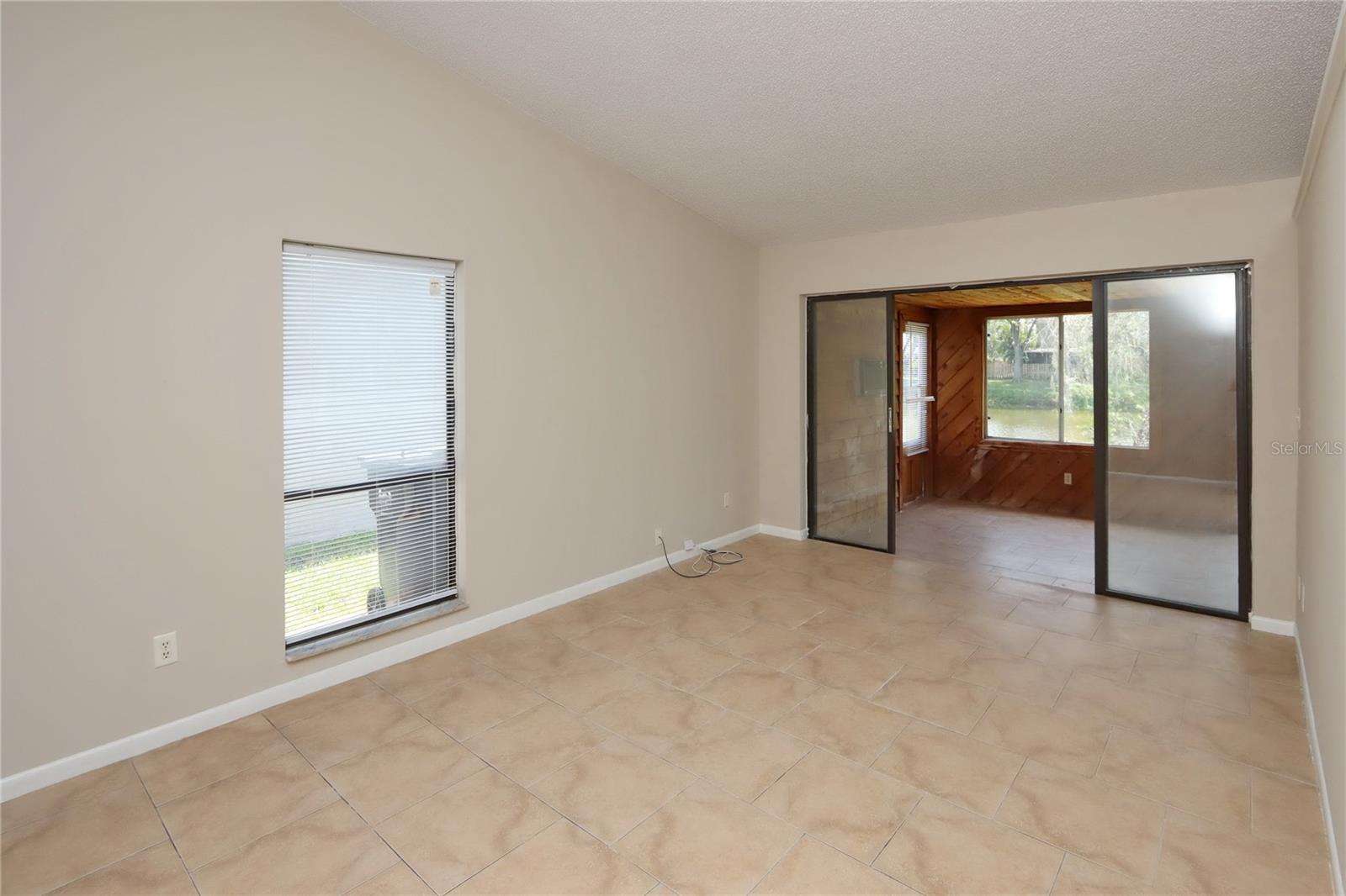 5128 SPRINGWOOD DR — photo 10
