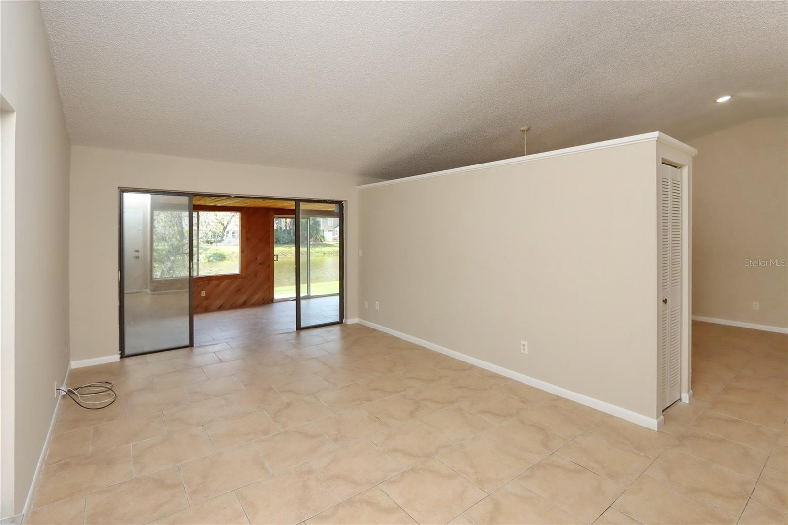 5128 SPRINGWOOD DR — photo 11