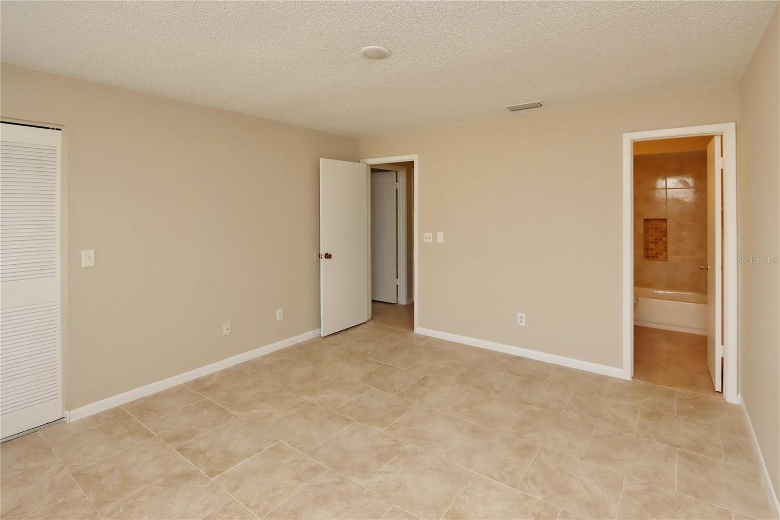 5128 SPRINGWOOD DR — photo 17