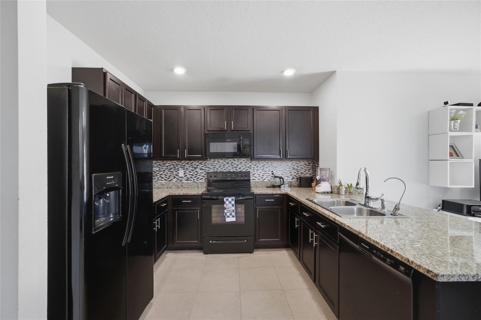 8204 PELICAN REED CIR — photo 7