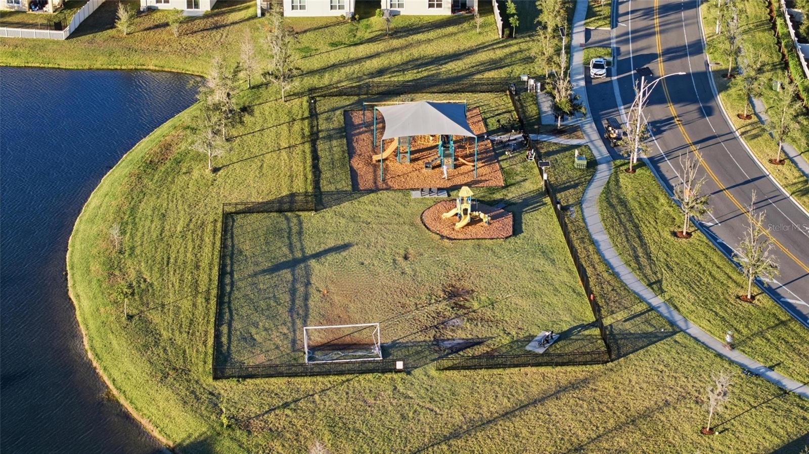 8204 PELICAN REED CIR — photo 31