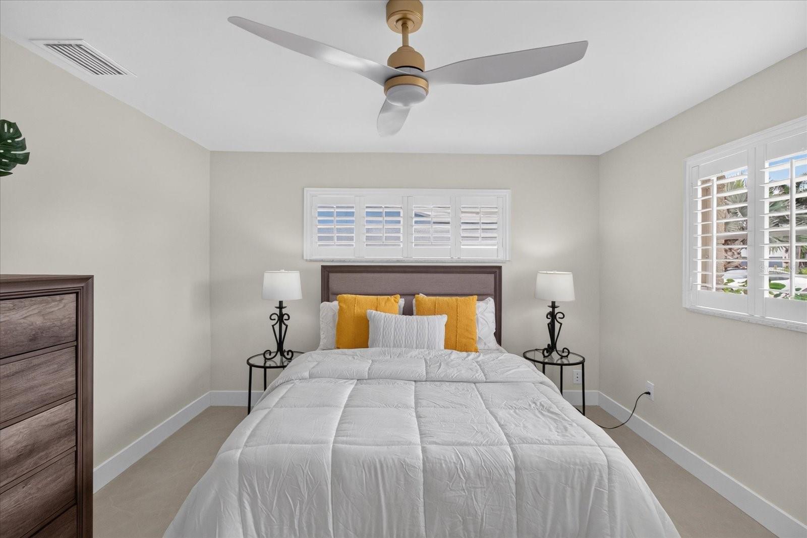 10100 PARADISE BLVD — photo 31