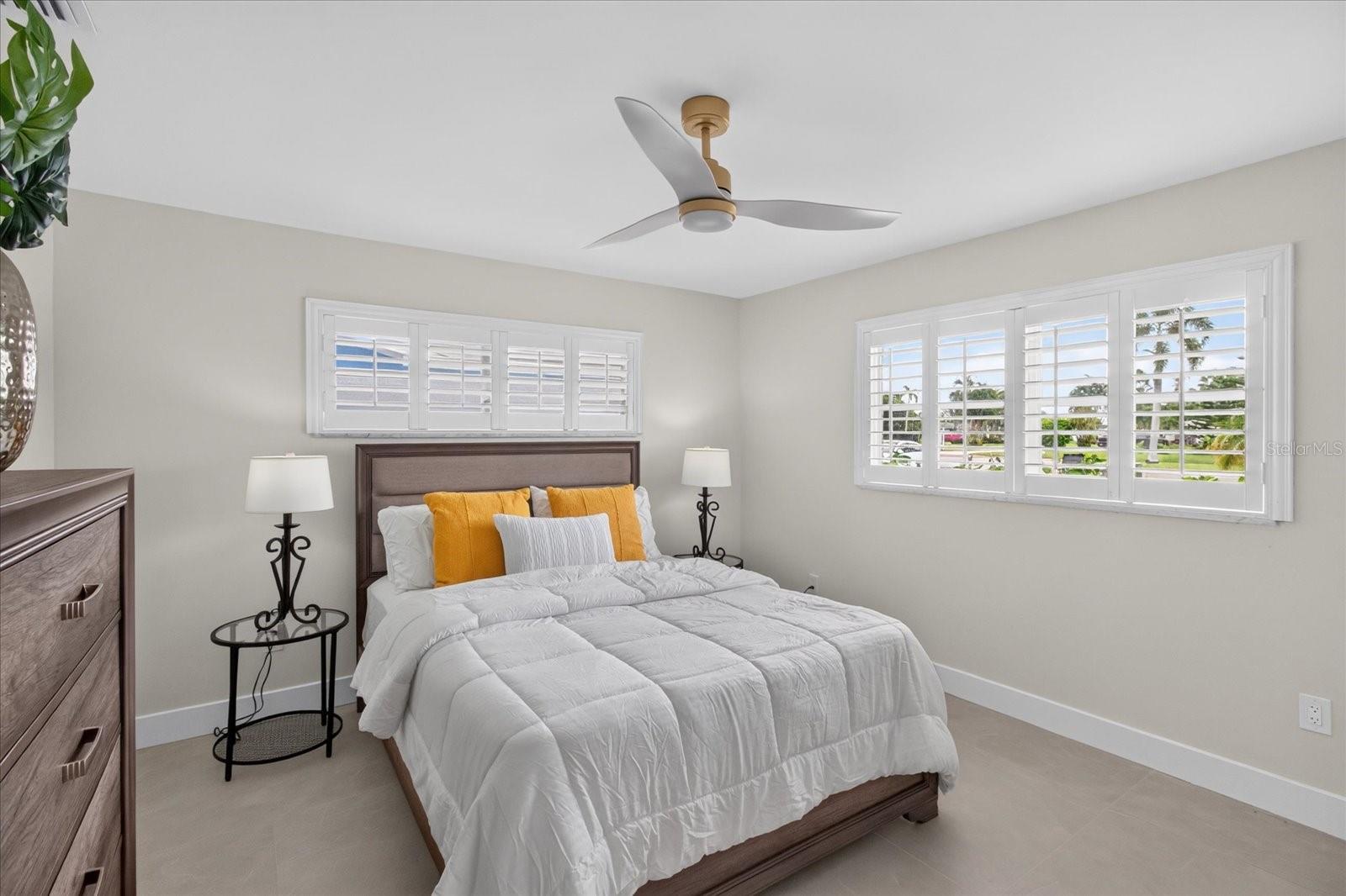 10100 PARADISE BLVD — photo 32