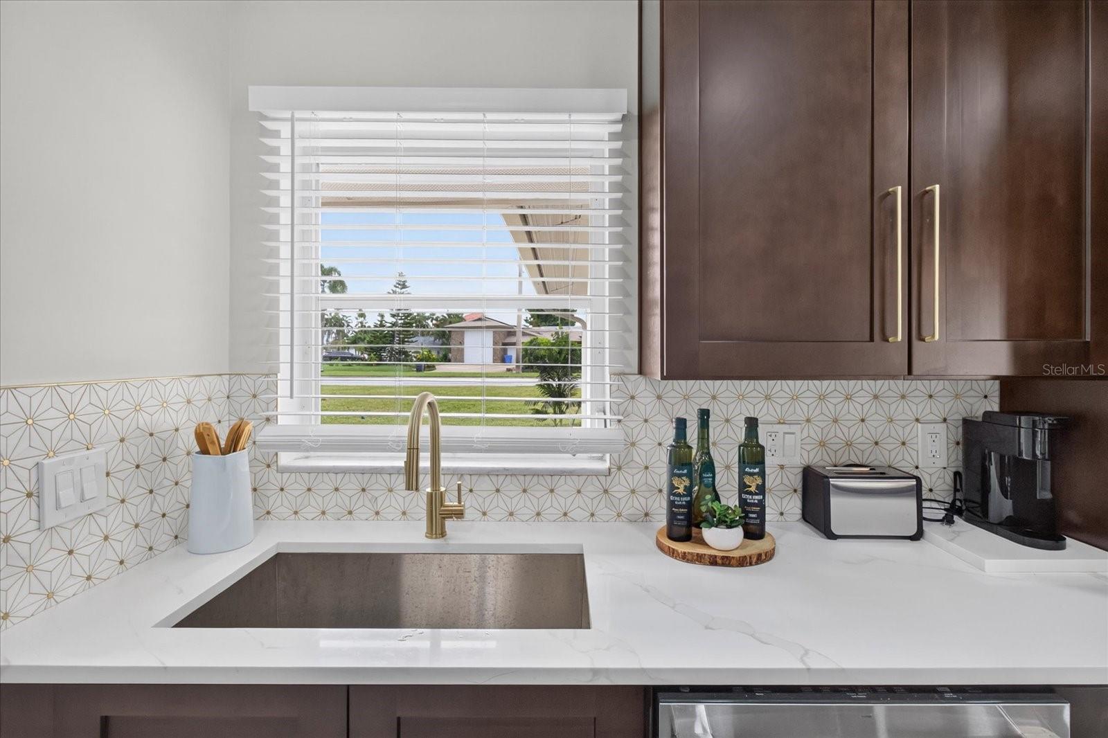 10100 PARADISE BLVD — photo 9