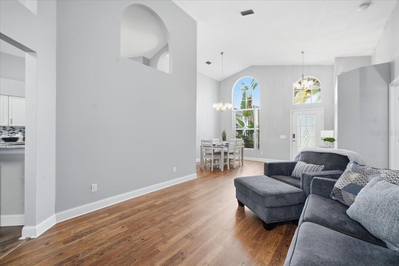 18009 PALM BREEZE DR — photo 9