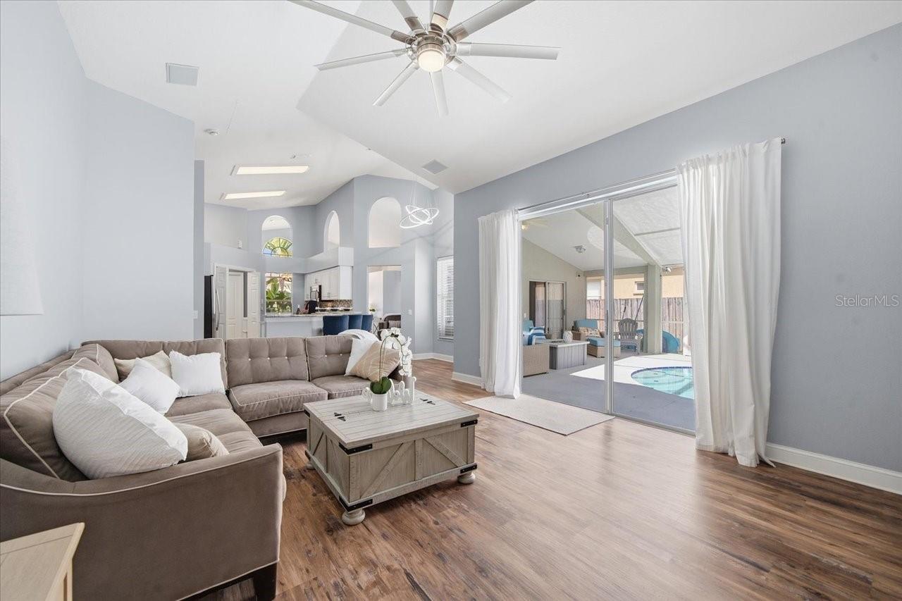 18009 PALM BREEZE DR — photo 27