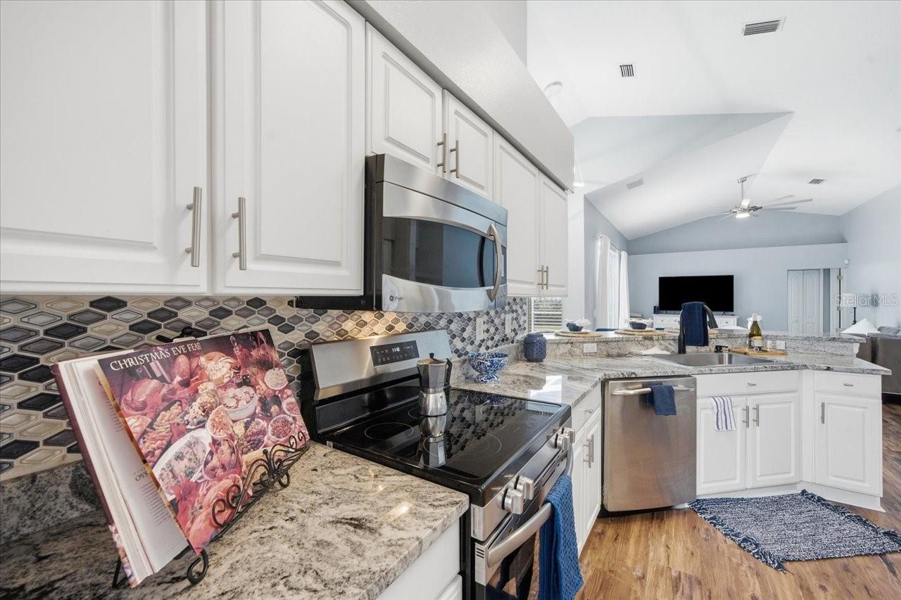 18009 PALM BREEZE DR — photo 21