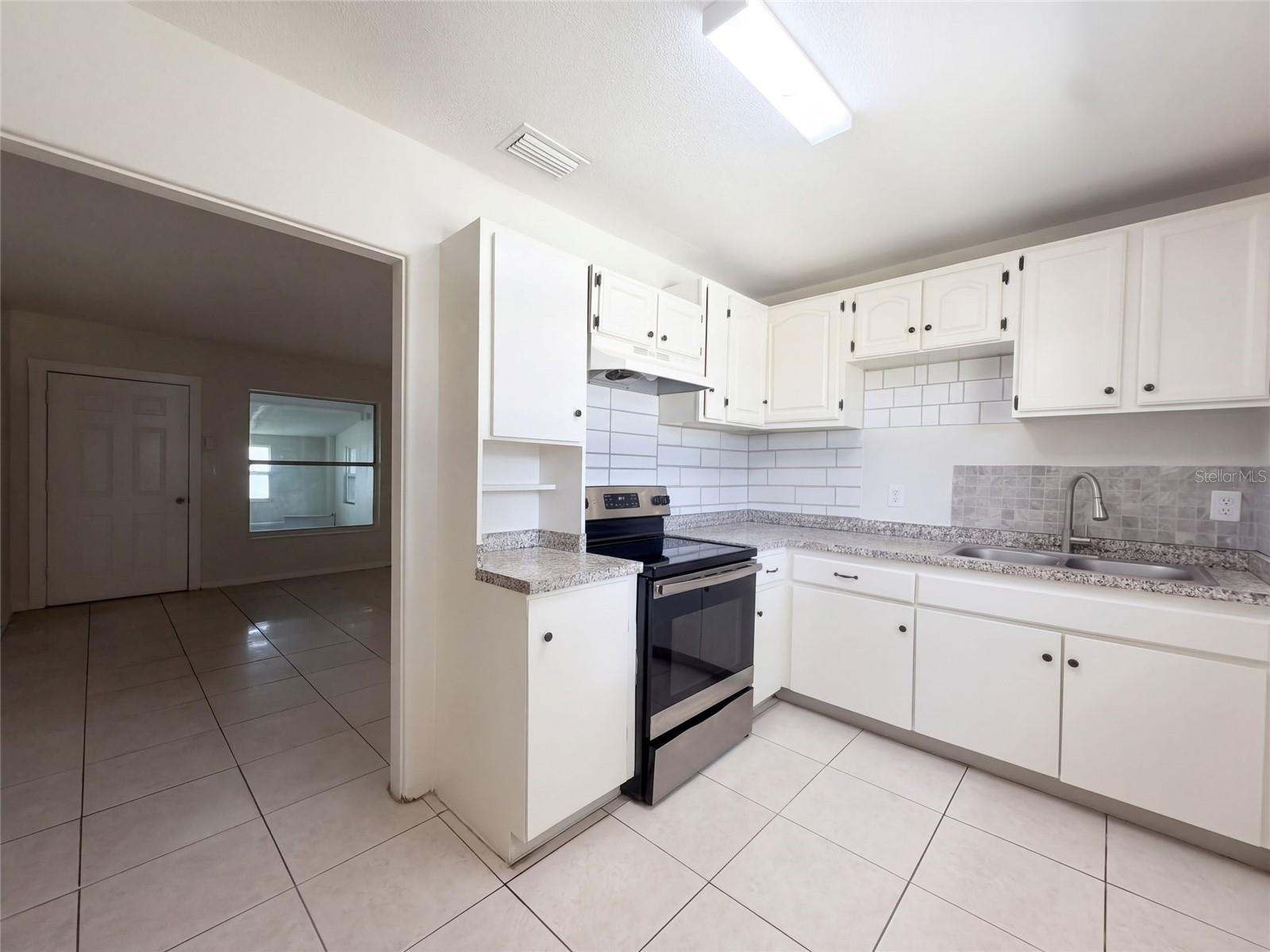 7916 ENDIVE AVE — photo 2