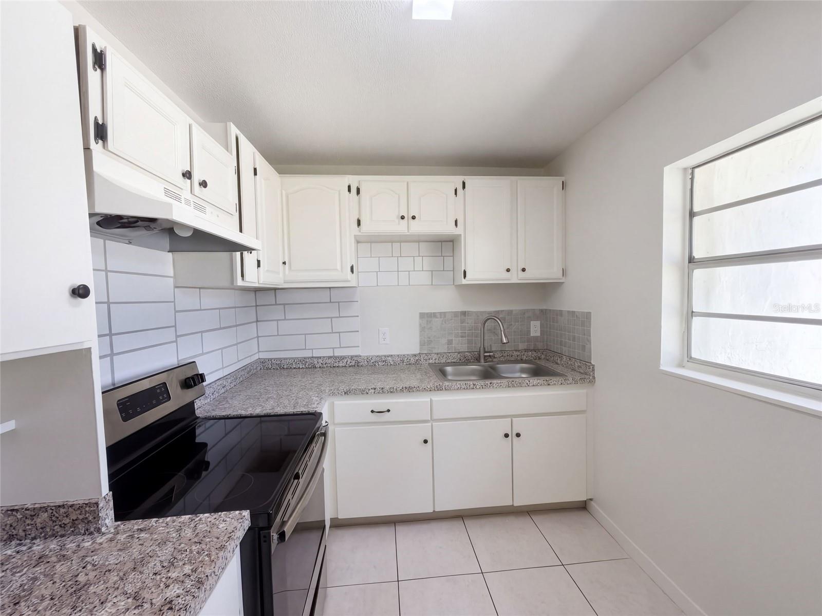 7916 ENDIVE AVE — photo 9