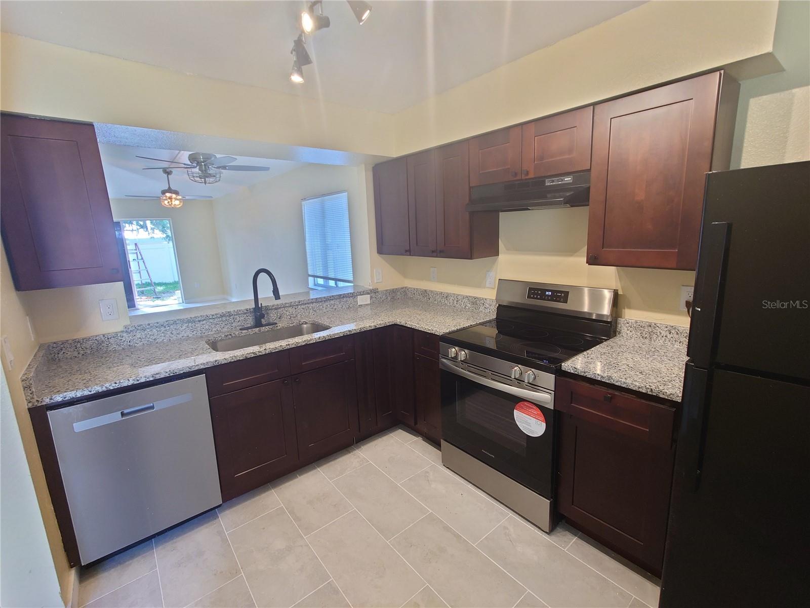 403 ABIGAIL RD — photo 2