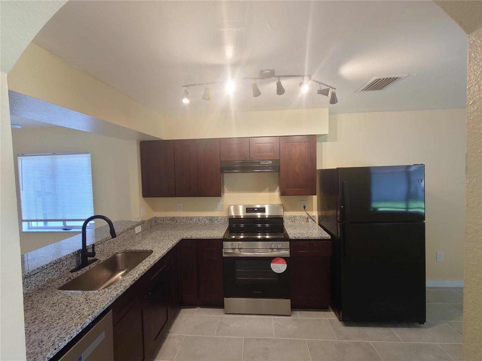 403 ABIGAIL RD — photo 3