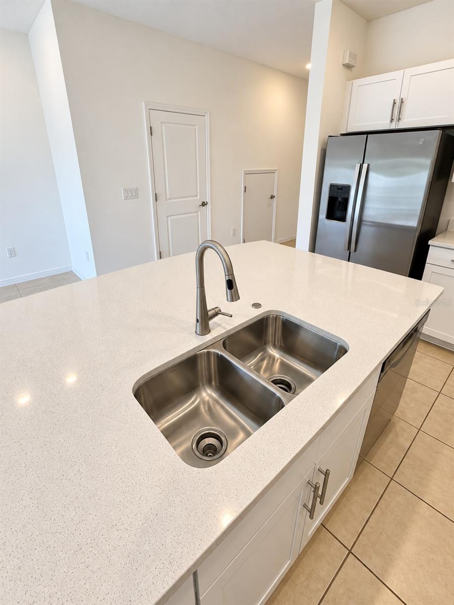 8556 LUNAR SKYE ST — photo 4