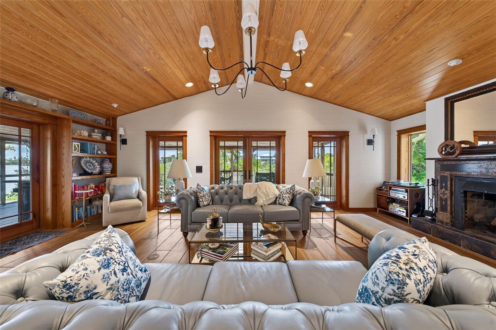 511 SOUTH DR — photo 11