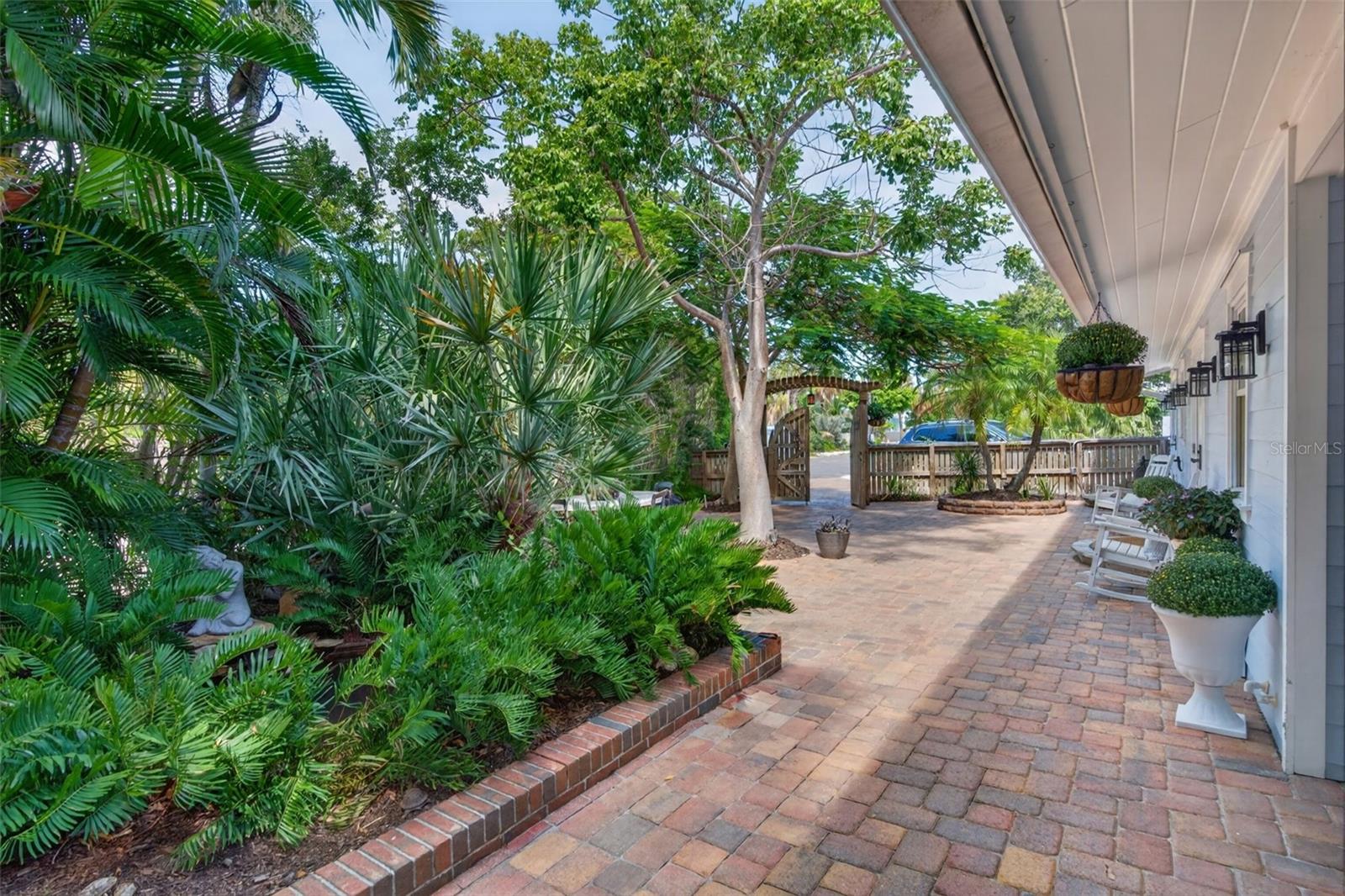 511 SOUTH DR — photo 75