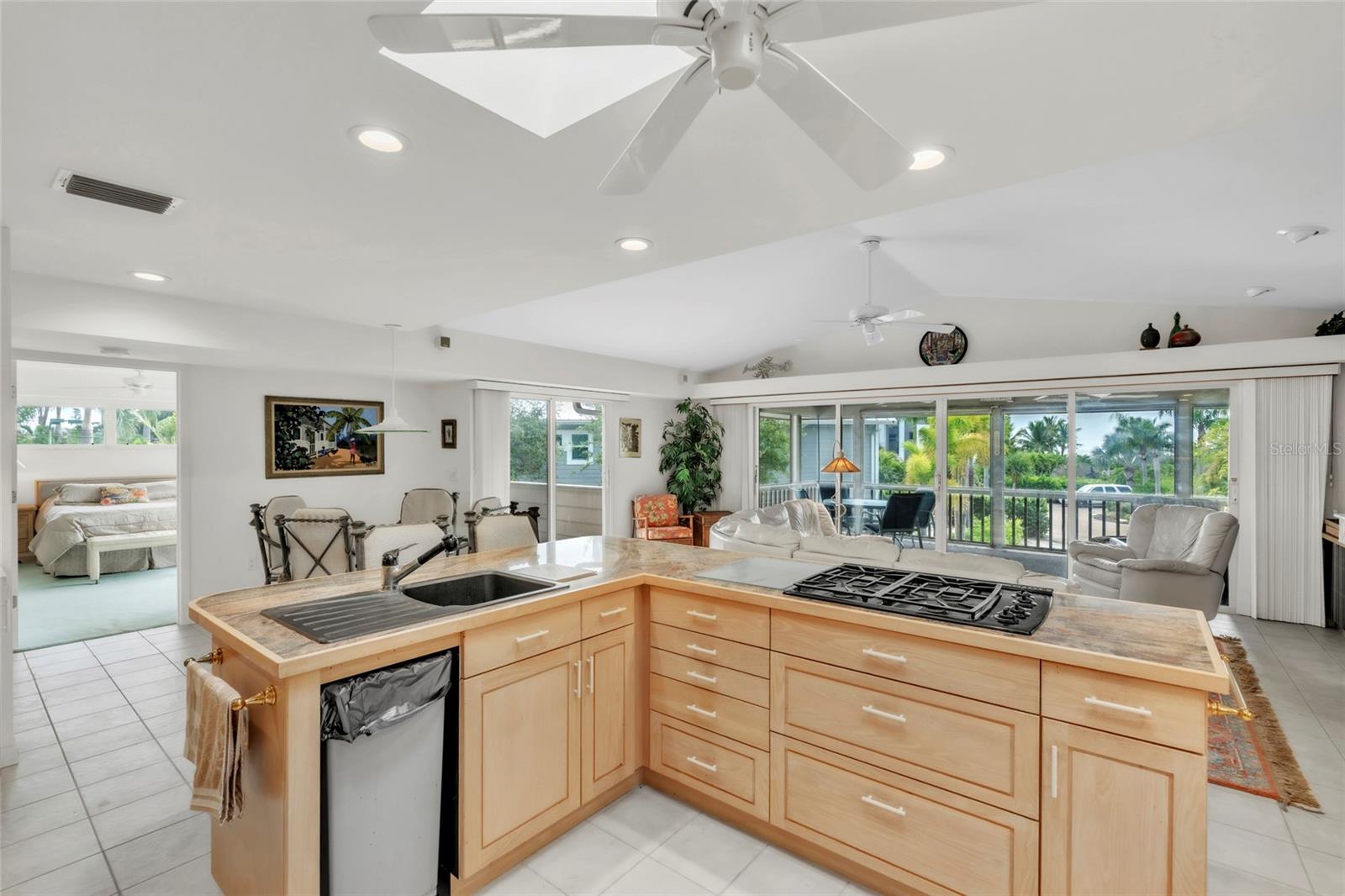103 SUNSET LN — photo 17