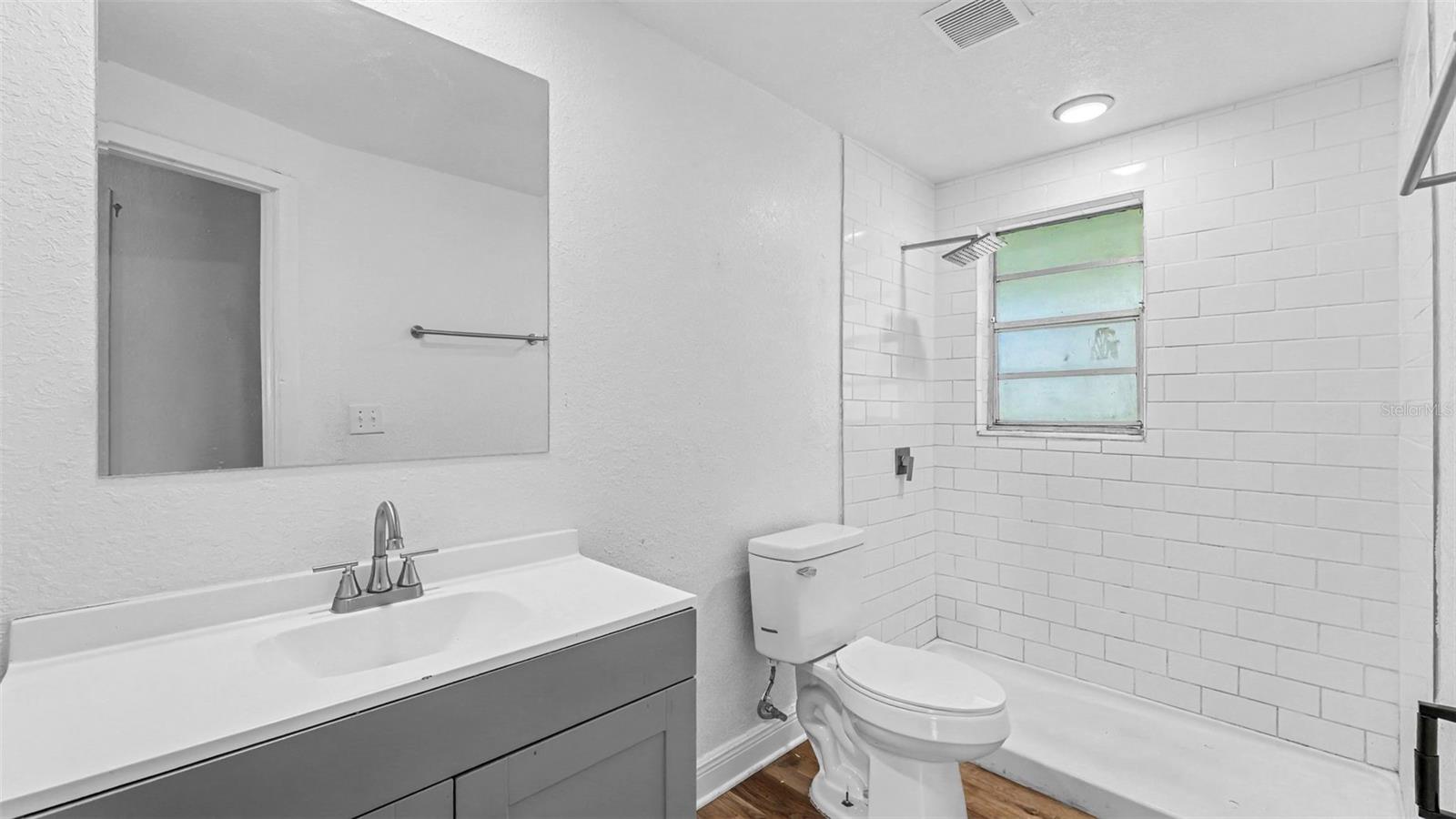 1412 E RENFRO ST — photo 10