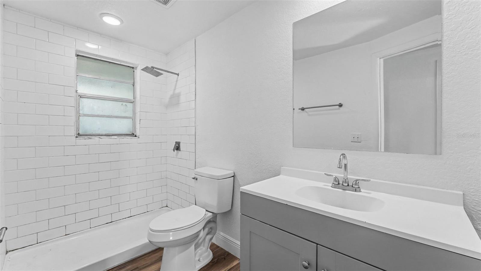 1412 E RENFRO ST — photo 18