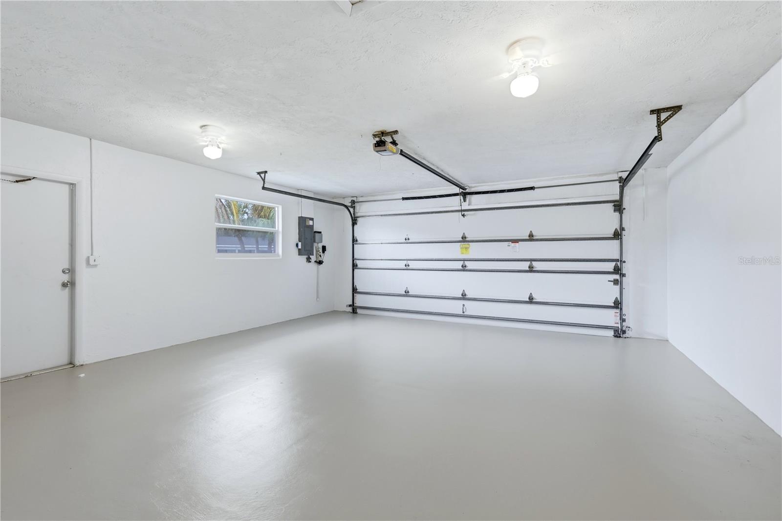 1010 MALIBU CT — photo 32