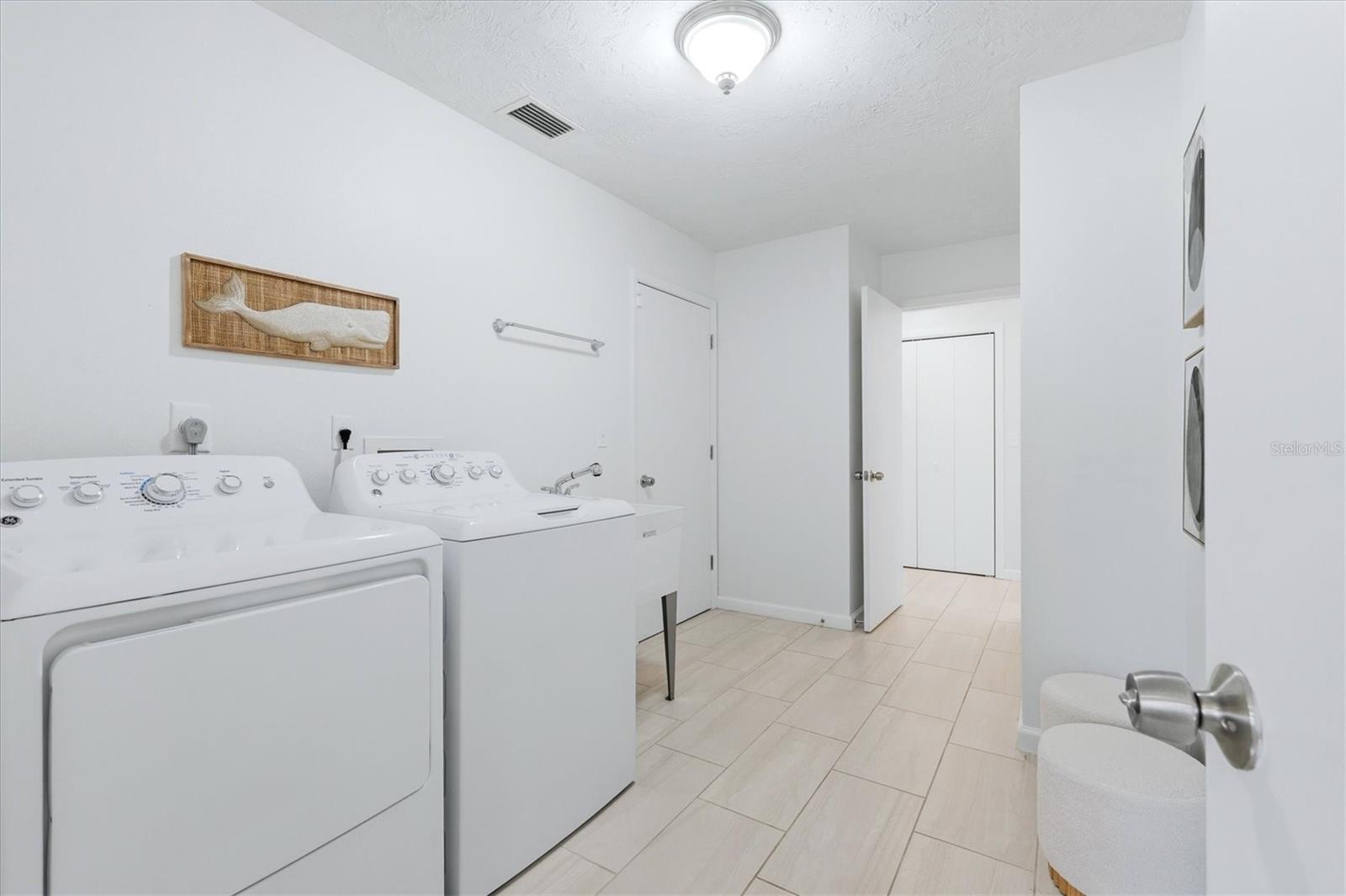 1010 MALIBU CT — photo 31