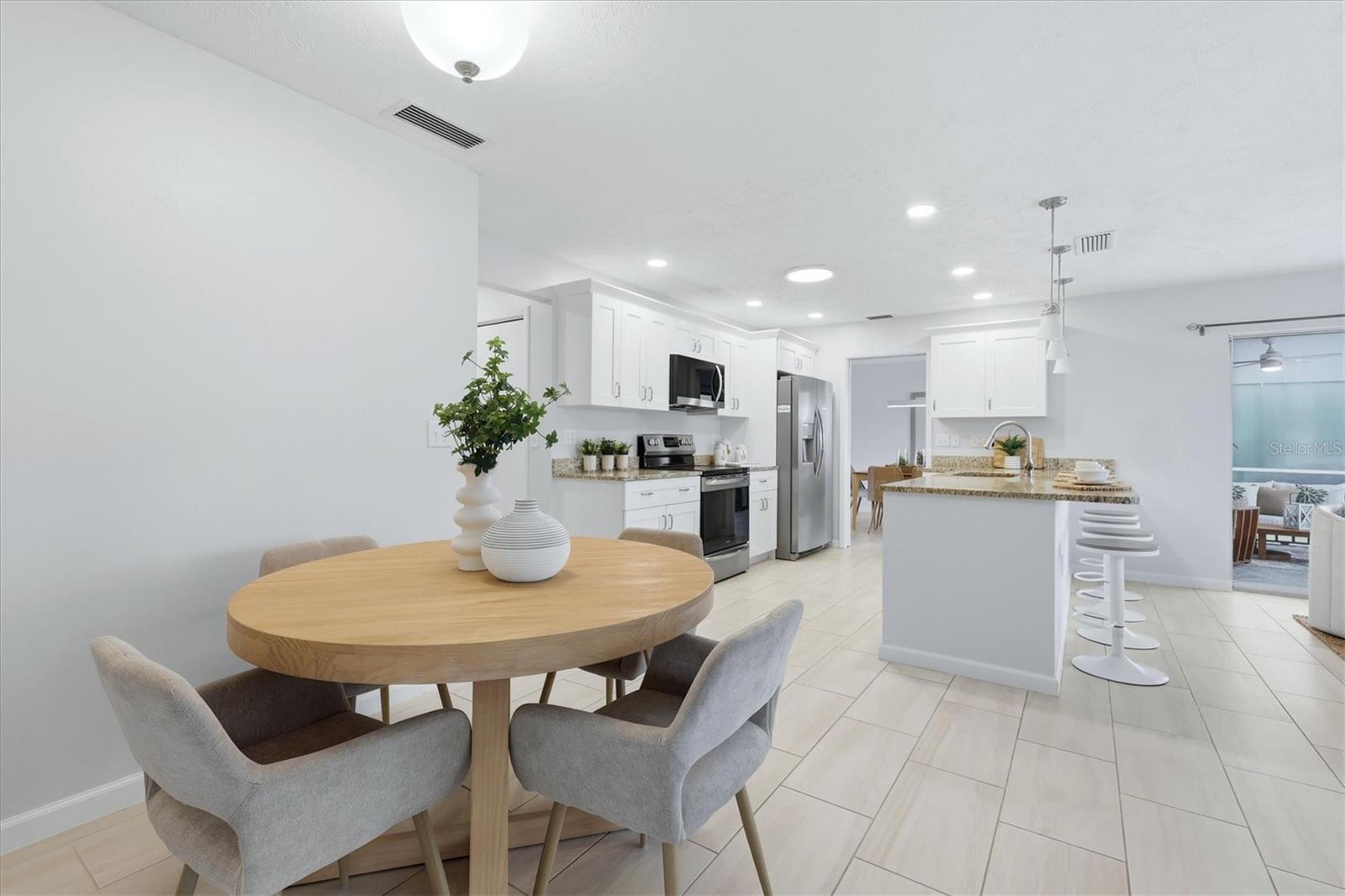 1010 MALIBU CT — photo 17